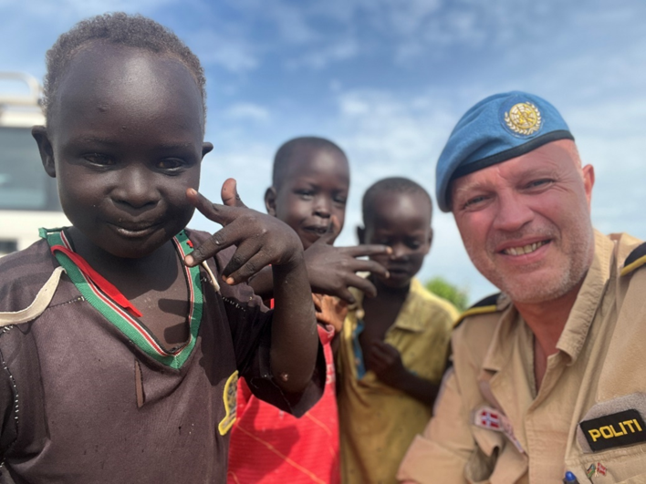 Bilde til artikkelen Ei helsing til Spkl. Rollon frå nedst ved bordet